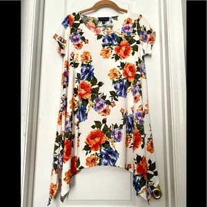 Slinky Brand, beautiful floral top,size s